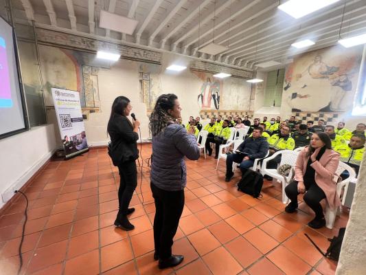 fortalecen competencias para la atención a población diferencial 