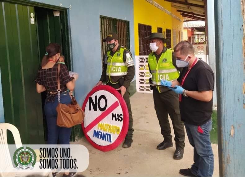 Con volantes informativos y figuras didácticas realizamos campañas de prevención.