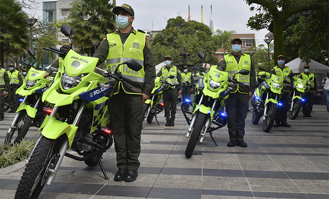 En parque de Envigado Policía recibe 20 nuevas motocicletas 