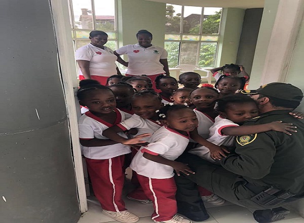 Los-niños-del-CDI-de-huapango-recibieron-la-visita-del-comandante-de-Policía-Chocó
