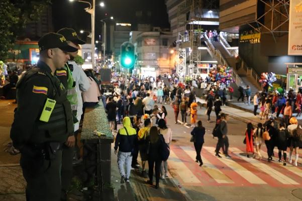 “Con los ojos en sus hijos” la Policía Nacional en Manizales adelanta labores preventivas para garantizar un día dulce seguro